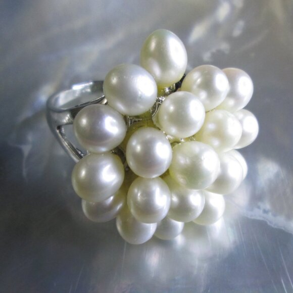 Large Freshwater Cluster Pearls Cocktail Ring - Picture 1 of 5
